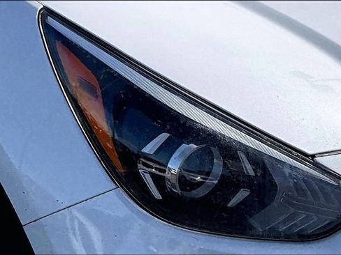 Used 2020 Kia Niro LXS image 27