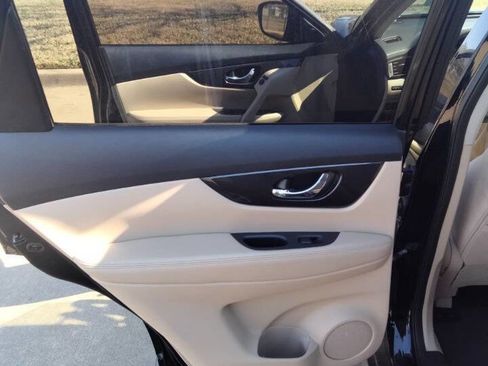 Used 2017 Nissan Rogue S w/ Appearance Package image 11