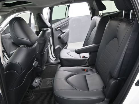 Used 2026 Toyota Highlander XLE image 14