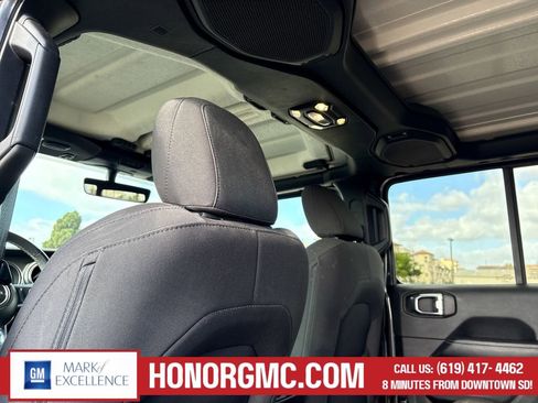 Used 2023 Jeep Gladiator Overland image 16