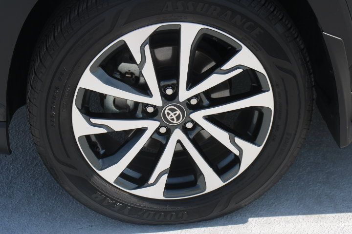 Certified 2023 Toyota Corolla Cross XLE w/ Convenience Package FWD image 9