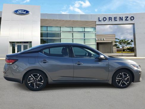 Used 2025 Nissan Sentra SV image 4