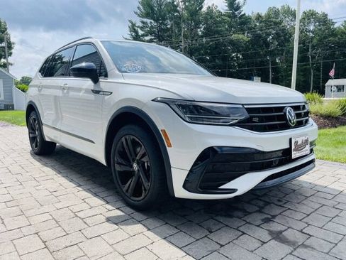 Used 2023 Volkswagen Tiguan SE R-Line AWD/4WD image 4