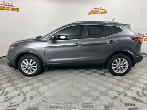 Used 2021 Nissan Rogue Sport SV FWD image 2