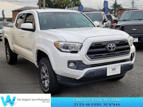 Used 2017 Toyota Tacoma SR5 image 1