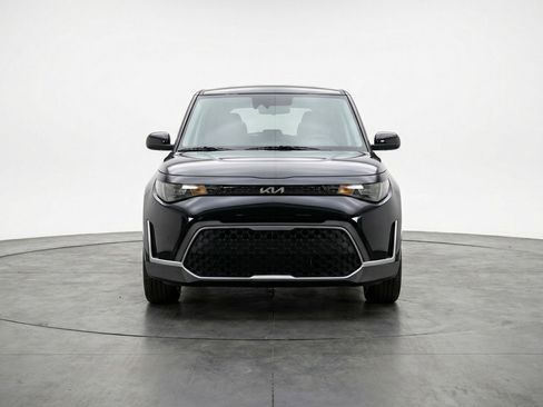 Used 2025 Kia Soul LX w/ LX Technology Package image 2