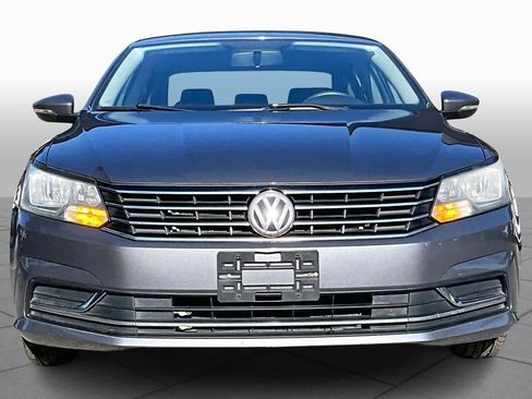 Used 2017 Volkswagen Passat 1.8T S image 4