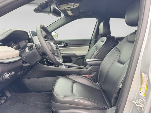 Used 2025 Jeep Compass Limited AWD/4WD image 14