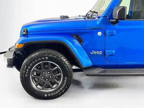 Used 2022 Jeep Gladiator Overland w/ Cold Weather Group AWD/4WD image 36