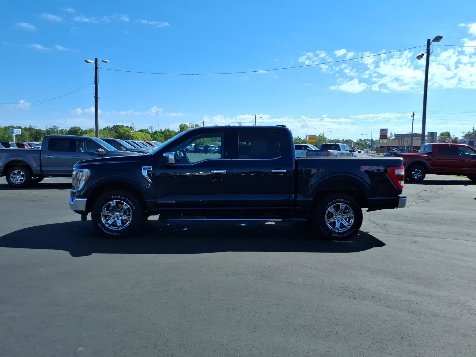 Used 2021 Ford F150 Lariat w/ Equipment Group 502A High AWD/4WD image 3