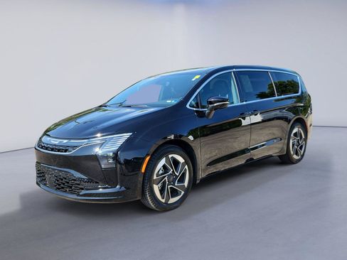Used 2027 Chrysler Pacifica Limited FWD image 7