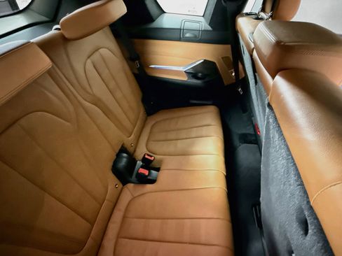 Used 2021 BMW X7 xDrive40i w/ Premium Package AWD/4WD image 26