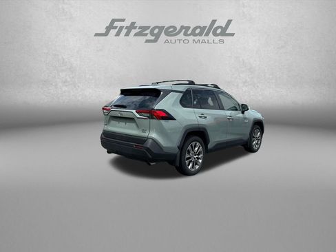 Used 2019 Toyota RAV4 XLE Premium w/ Cold Weather Package AWD/4WD image 7