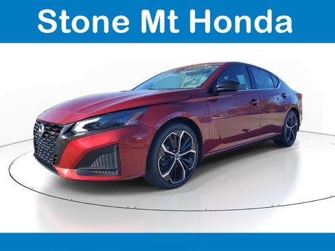 Used 2023 Nissan Altima 2.5 SR image 3