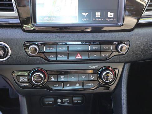 Used 2019 Kia Niro S Touring image 27