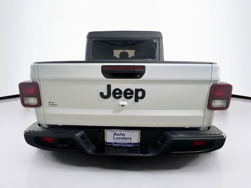 Used 2023 Jeep Gladiator Sport AWD/4WD image 6