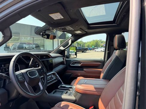 Used 2025 GMC Sierra 3500 Denali Ultimate AWD/4WD image 13