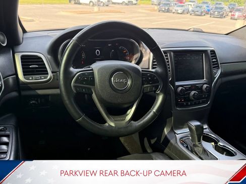 Used 2018 Jeep Grand Cherokee Altitude AWD/4WD image 10