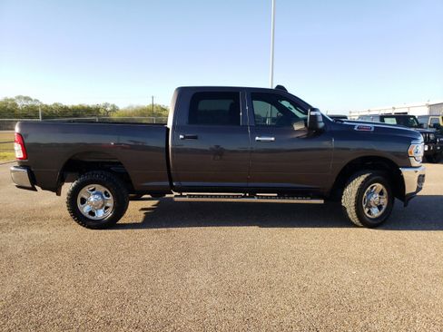 Used 2024 RAM 2500 Tradesman w/ Chrome Appearance Group image 8