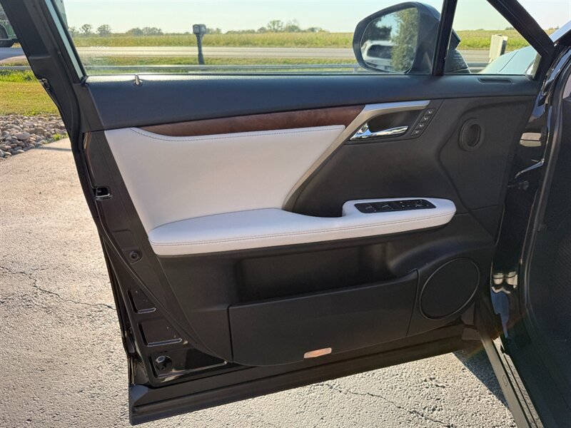 Used 2020 Lexus RX 350L FWD w/ Premium Package image 31