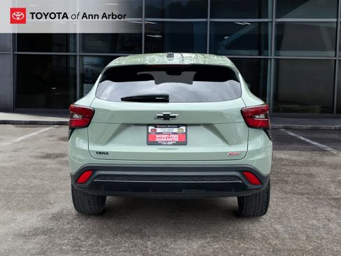 Used 2024 Chevrolet Trax RS FWD image 10