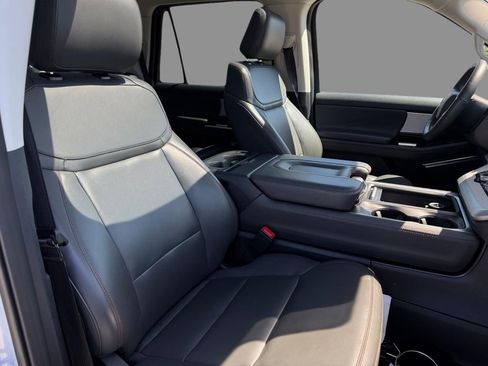 Used 2025 Ford Expedition Active AWD/4WD image 12