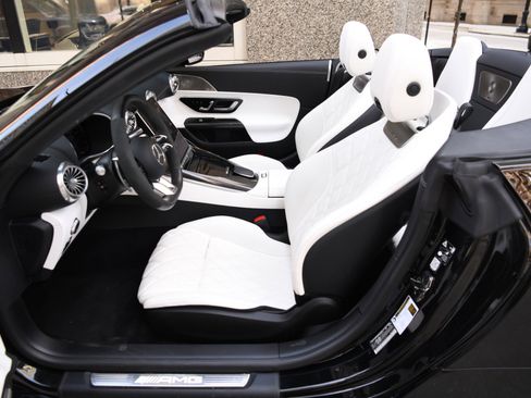 Used 2024 Mercedes-Benz SL 63 AMG 4MATIC image 7