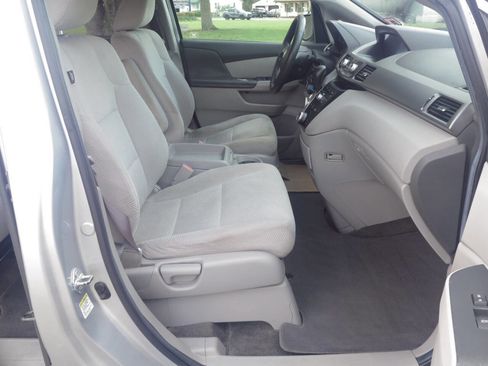 Used 2011 Honda Odyssey EX image 16