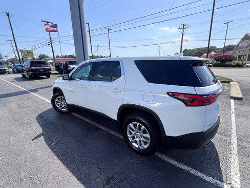 Used 2023 Chevrolet Traverse LS FWD image 14