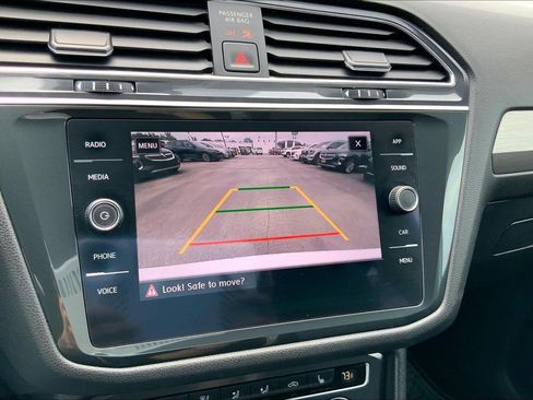 Used 2020 Volkswagen Tiguan SE FWD image 19
