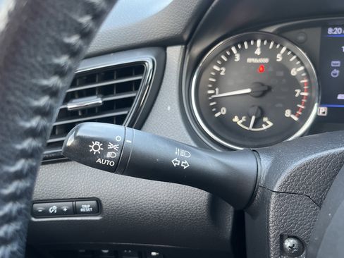 Used 2020 Nissan Rogue SV FWD image 21