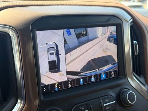 Used 2022 Chevrolet Silverado 1500 High Country w/ Technology Package image 38