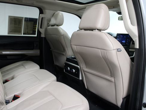 Used 2024 Ford Expedition Limited image 35