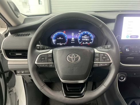 Used 2024 Toyota Grand Highlander AWD image 17