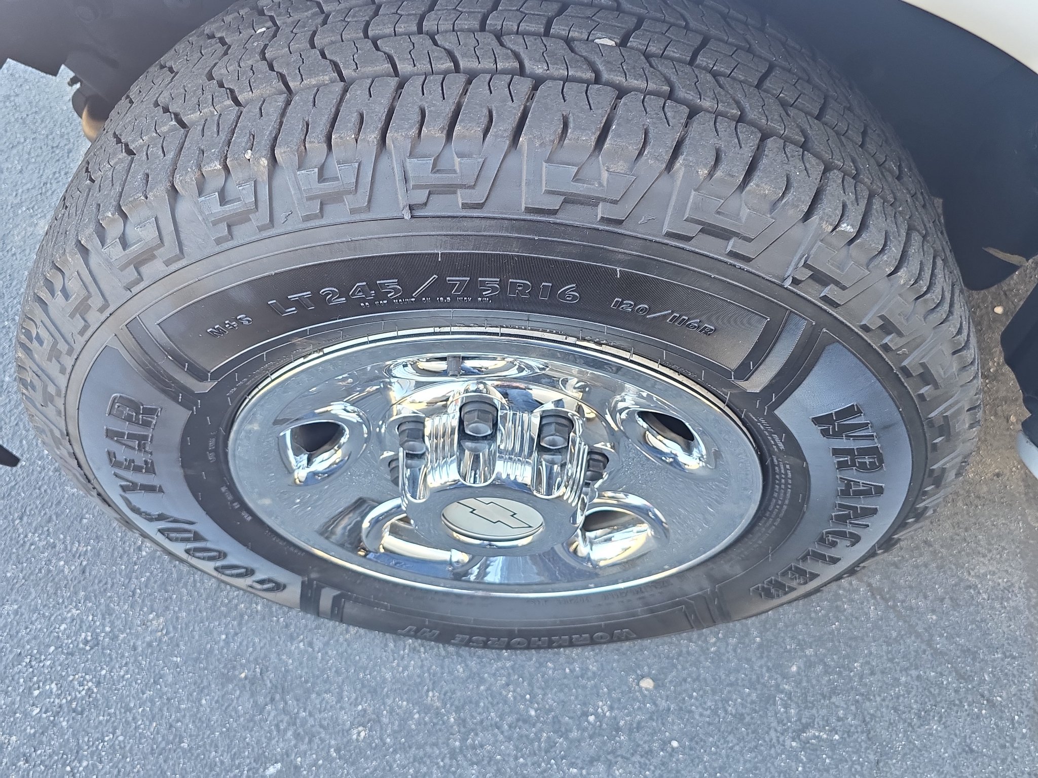 Used 2017 Chevrolet Express 2500 RWD image 28
