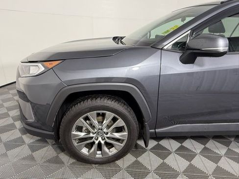 Used 2019 Toyota RAV4 XLE Premium image 12