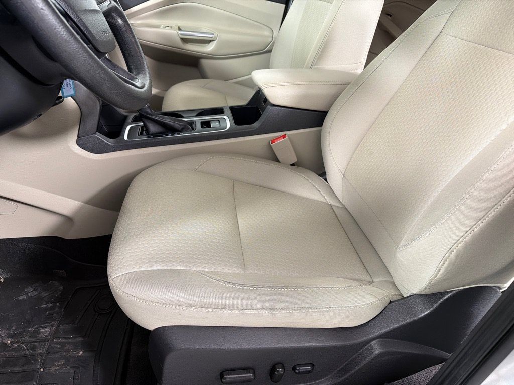 Used 2017 Ford Escape SE FWD image 12