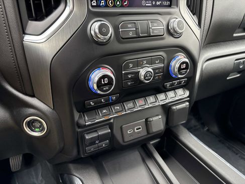 Used 2022 GMC Sierra 1500 Denali w/ Denali Premium Package AWD/4WD image 26