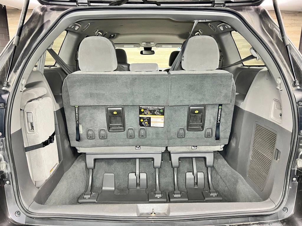 Used 2019 Toyota Sienna LE FWD image 17