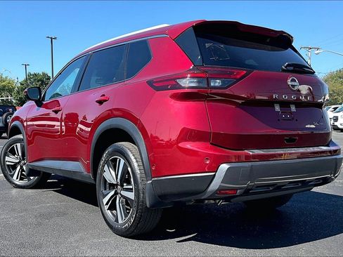 Used 2025 Nissan Rogue SL AWD/4WD image 6