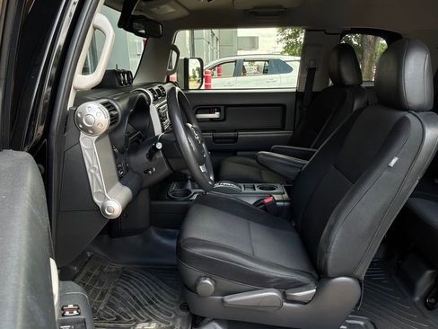 Used 2013 Toyota FJ Cruiser 4WD image 10