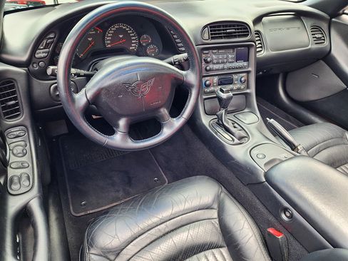 Used 2004 Chevrolet Corvette Convertible w/ Preferred Equipment Group RWD image 20