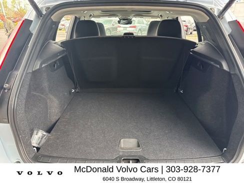 Used 2025 Volvo XC40 B5 Core image 16