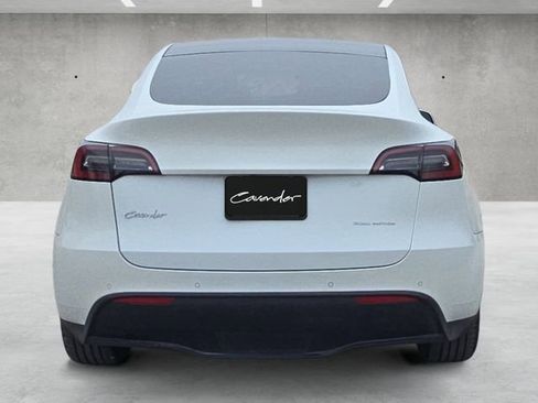 Used 2022 Tesla Model Y Long Range image 15