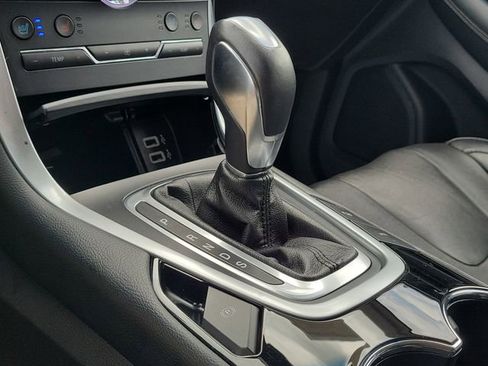 Used 2018 Ford Edge Titanium w/ Equipment Group 302A FWD image 29