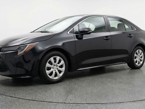 Used 2025 Toyota Corolla LE FWD image 3