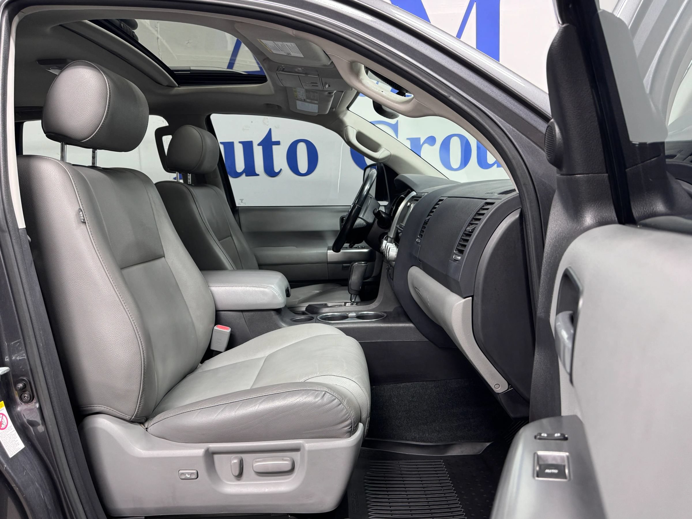 Used 2018 Toyota Sequoia Limited w/ Safety & Convenience Package AWD/4WD image 9