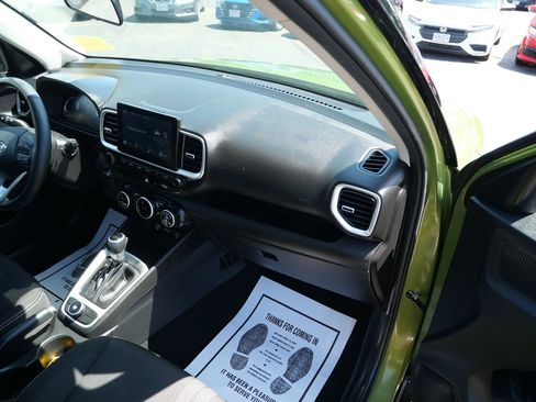 Used 2024 Hyundai Venue SEL FWD image 30