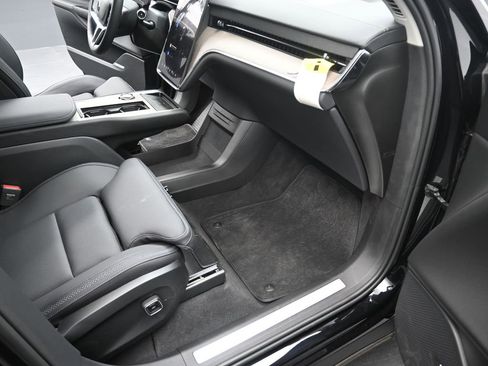 New 2025 Volvo EX90 Plus image 25