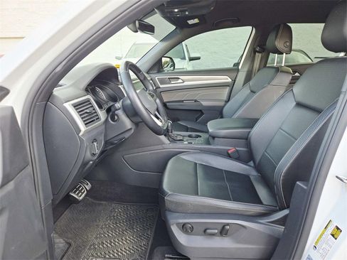 Used 2021 Volkswagen Atlas Cross Sport SE image 11